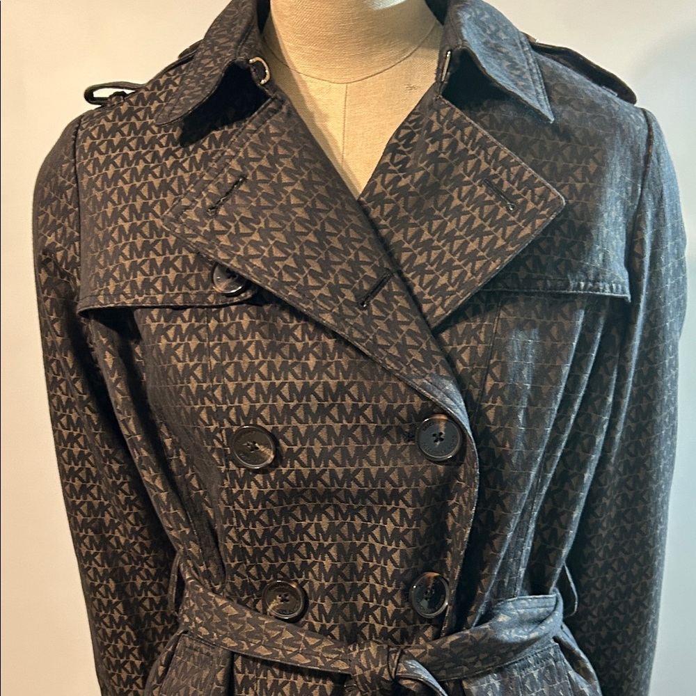 Michael Kors Monogrammed ladies trench coat - Picture 3 of 10